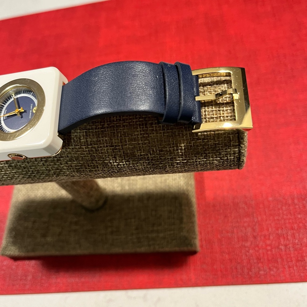 TORY BURCH ‘LIZZIE’ PRE-LOVED AUTHENTIC NAVY &WHITE SQUARE DESIGN LEATHER WATCH - Picture 13 of 16